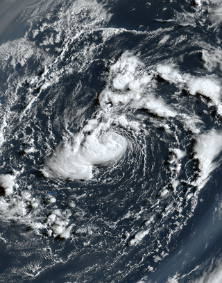 <span class="mw-page-title-main">Subtropical cyclone</span> Cyclonic storm with both tropical and extratropical characteristics