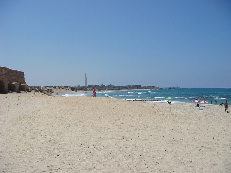 File:Ancient Roman aqueduct in Caesarea Maritima DSC05192.JPG