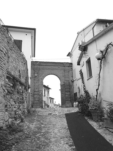 File:Arco Spada Montiano.jpg