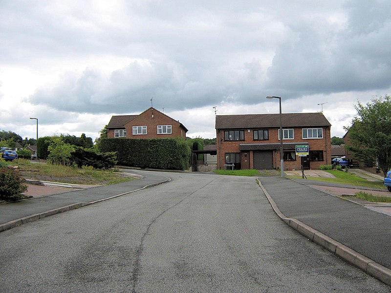 File:Asquith Close-middle section - geograph.org.uk - 1996797.jpg