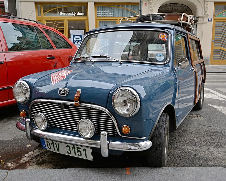 File:Austin Mini Countryman 2009.jpg