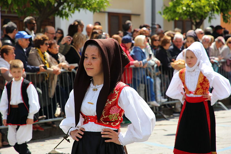 File:Austis - Costume tradizionale (02).JPG