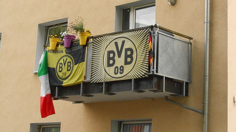 File:BVB-Balkon.jpg