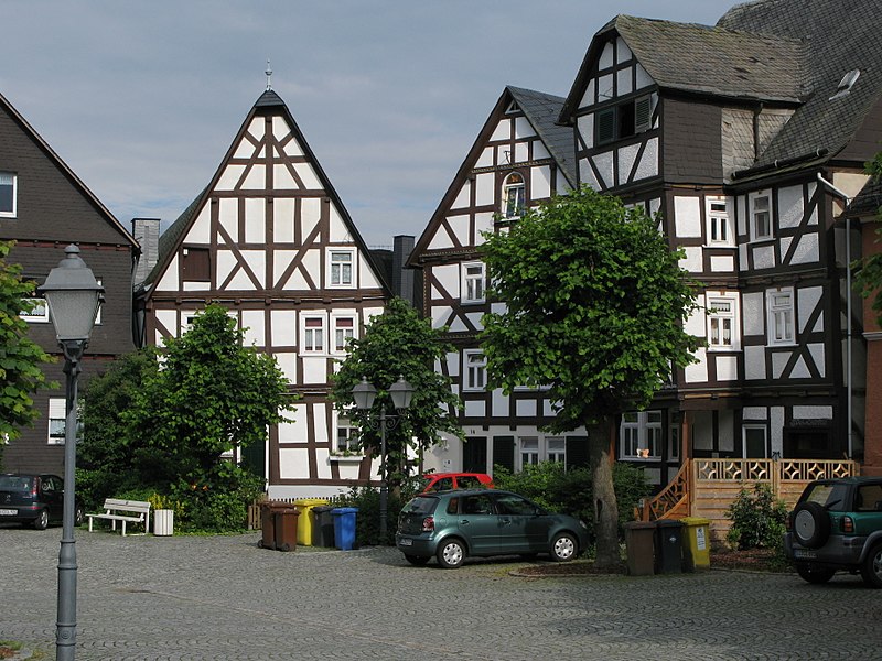 File:Bad Laasphe Kirchplatz Foto 2007.JPG