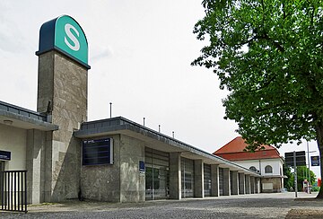 File:Bahnhof_Olympiastadion_002.jpg