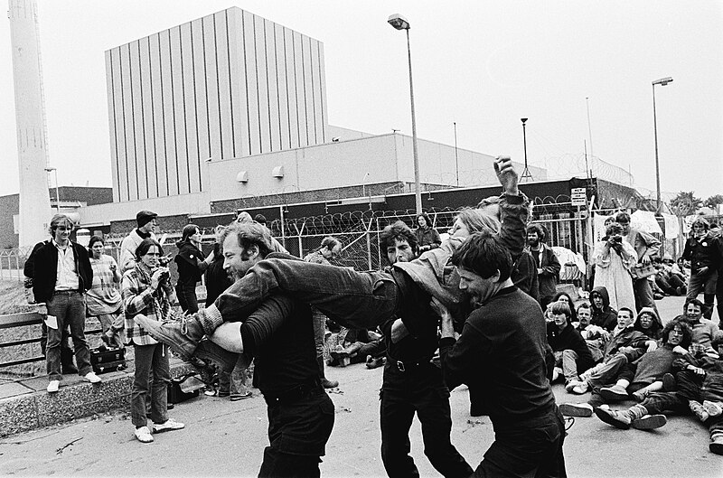 File:Blokkade kerncentrale Dodewaard leden aktiegroep Breek Atoomketen Nederland ontr, Bestanddeelnr 930-8449.jpg