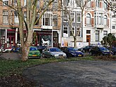 Border of the park at the square Frederiksplein in Amsterdam city, with house facades; photo, Fons Heijnsbroek, January 2022