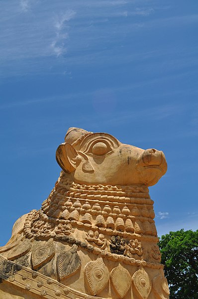 File:Brihadisvara Temple - Gangaikonda Cholapuram - nandhi detail.jpg