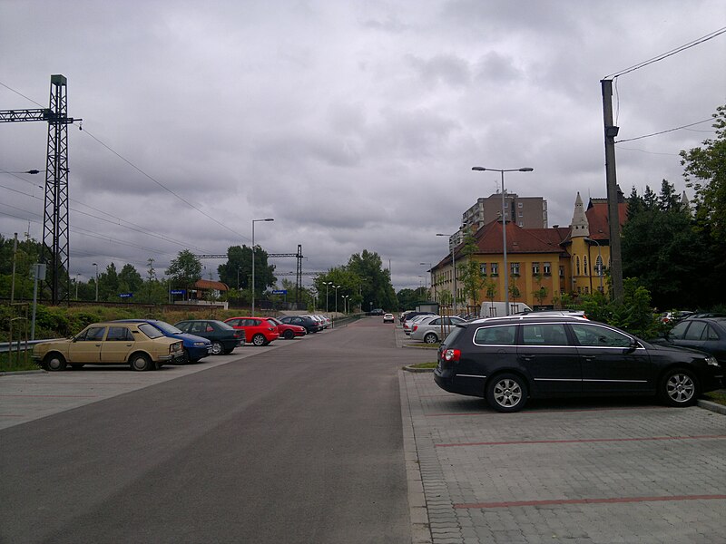 File:Budafok railway station 2011, Dark Summer - panoramio.jpg