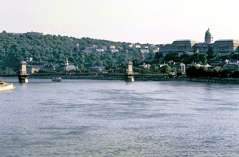 File:Budapest, Danubio 1988 01.jpg