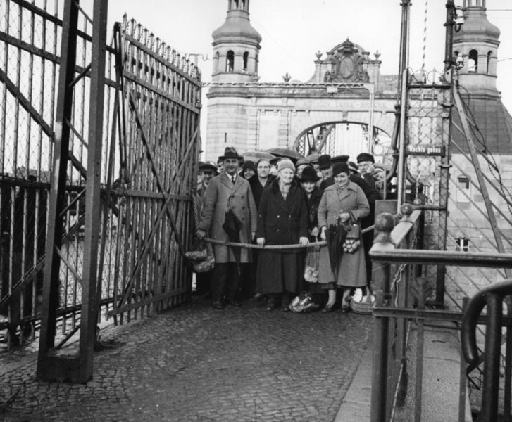 File:Bundesarchiv B 145 Bild-P017309, Tilsit, Memelbrücke nach Litauen.jpg