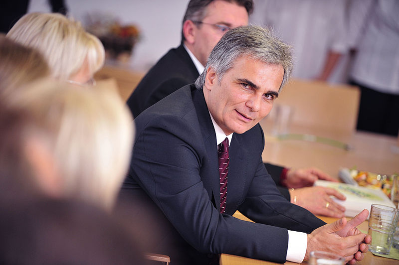 File:Bundeskanzler Werner Faymann in Traisen, Niederösterreich (3969826258).jpg