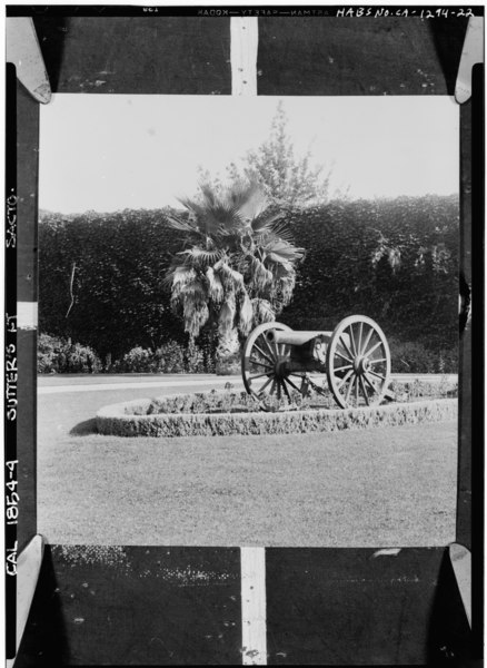 File:CLOSEUP OF RUSSIAN CANNON Photographer unknown, Date unknown - Sutter's Fort, L and Twenty-Seventh Streets, Sacramento, Sacramento County, CA HABS CAL,34-SAC,57-22.tif