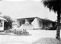 COLLECTIE TROPENMUSEUM De beschadigde sociëteit te Padang Pandjang na de aardebving van 1926 TMnr 10003986.jpg