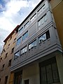 Español: Miradores en edificio amarillo en la calle del Torno Euskara: Eraikin horian miradoreak Tornu Kalean