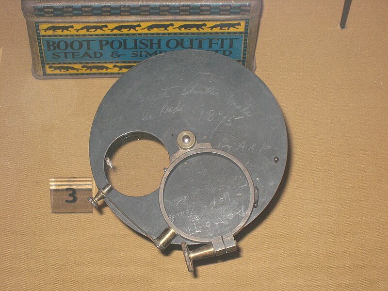 File:Camera shutter 1875 by A A Pearson, Leeds City Museum.jpg