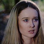 Actress Camille Keaton in 1972. Throughout most of the decade, women preferred light, natural-looking make-up for the daytime. Camille Keaton Luft.jpg