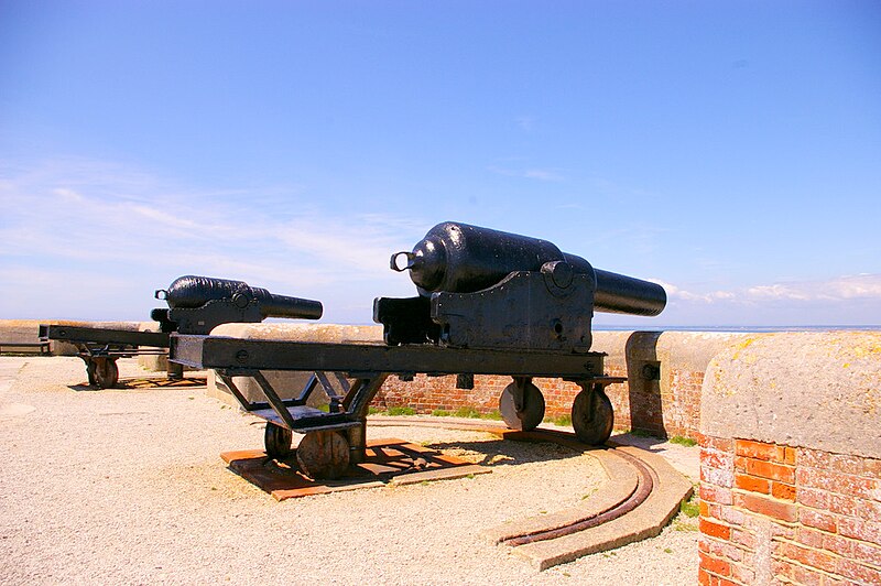 File:Cannons at the Old Battery, Isle of Wight - geograph.org.uk - 1727187.jpg