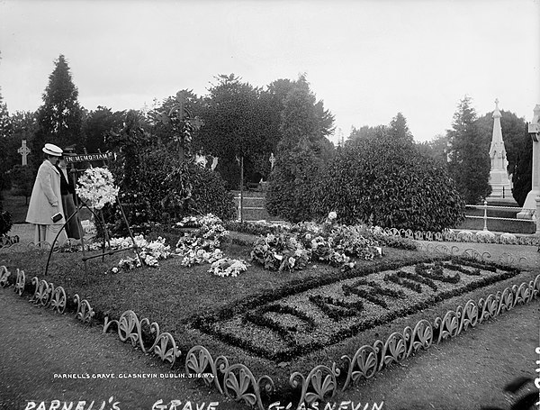 Parnell's grave around the turn of the 20th century