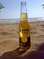 En 325 ml flaske av Corona Extra (4,5 % alkoholstyrke)
