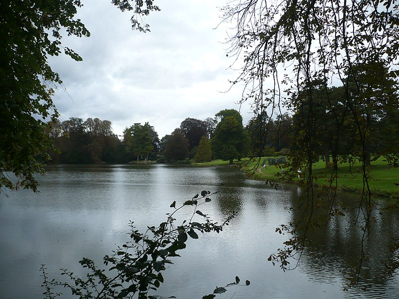 File:Château de Ferrières (Ferrières-en-Brie) - Parc Lac 2.jpg