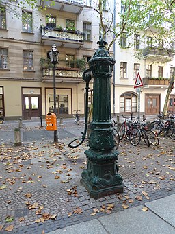 Charlottenburg Danckelmannstraße Wasserpumpe 105-002