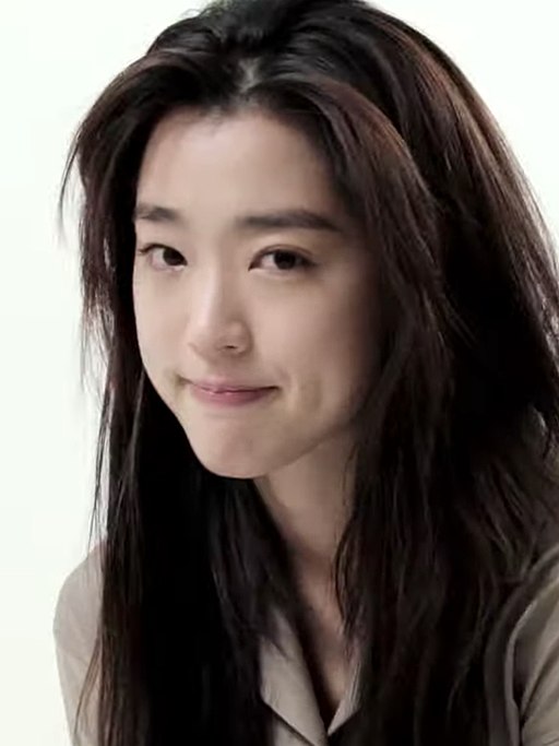 Choi Sung-eun (cropped)