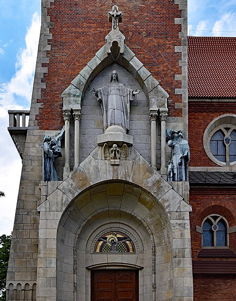 File:Church of the Sacred Heart of Jesus, sculptures, 26 Kopernika street, Kraków, Poland.jpg