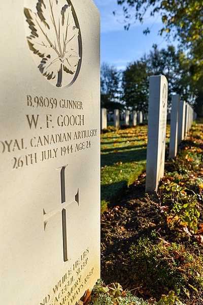 File:Cimetière canadien Bény-sur-Mer 2018-oct - 5.jpg