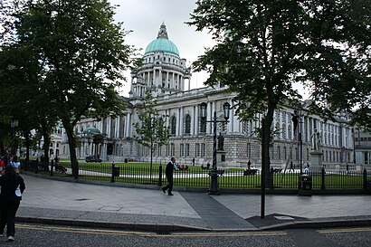 How to get to Donegall Square with public transport- About the place