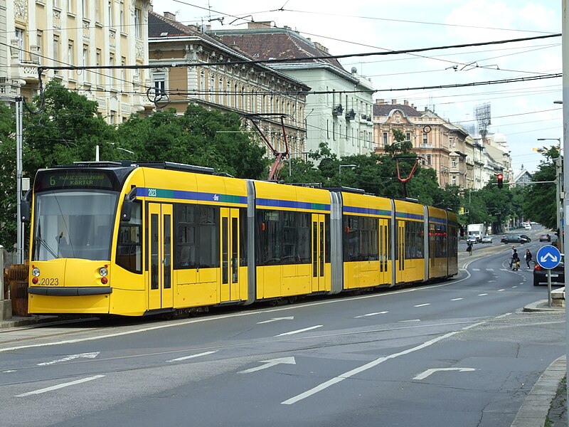 File:Combino tram in Budapest.jpg