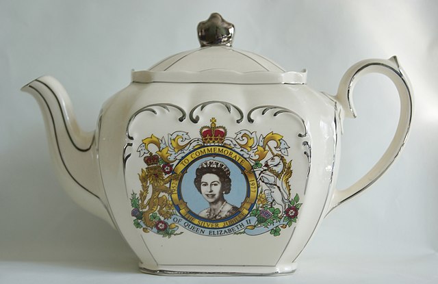 Image: Commemorative Teapot marking H.M.Queen Elizabeth II Silver Jubilee in 1977