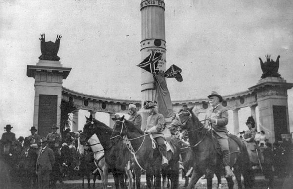 Custis Lee (1832–1913) rode on horseback in front of the Jefferson Davis Memorial in Richmond, Virginia on June 3, 1907, reviewing the Confederate Reu