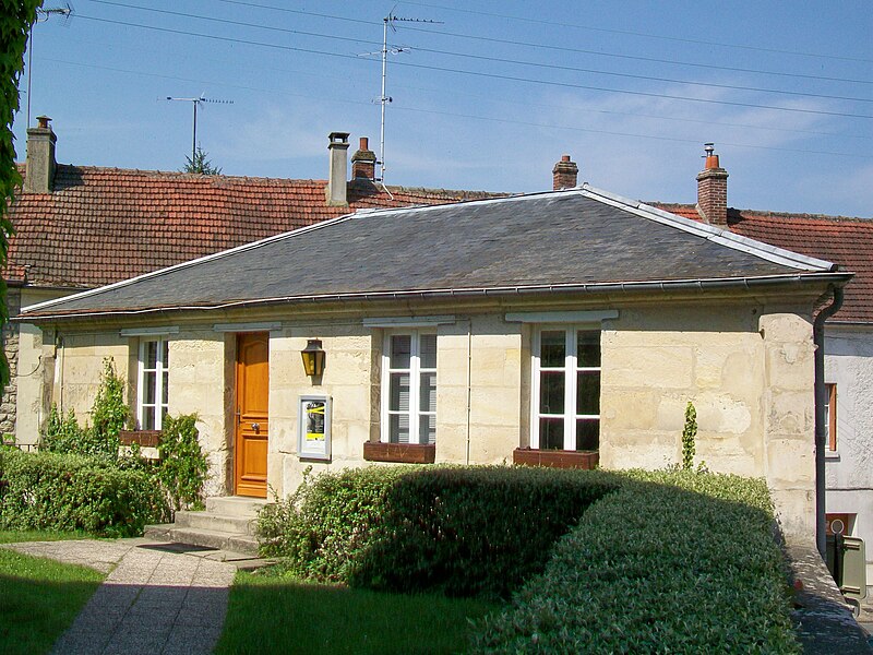 File:Coye-la-Forêt (60), la bibliothèque derrière la mairie.jpg