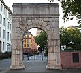 Kopie des Dativius-Victor-Bogens am Ernst-Ludwig-Platz.