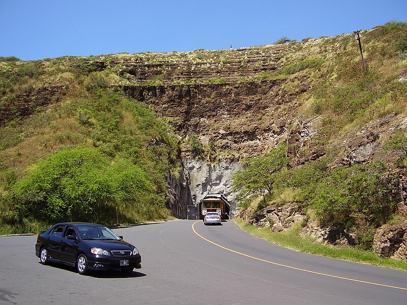 File:Diamond Head tunnel.JPG