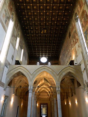 A view of the interior of the church. DonnareginaVecchiaNavata.jpg