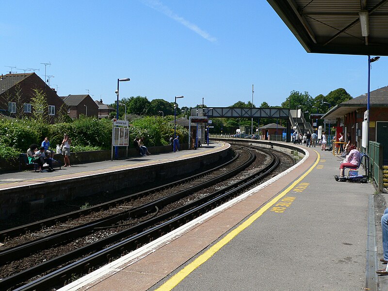 File:Dorchester South railway station 2005-07-16 01.jpg