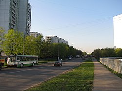 Дорожная улица: вид от долины реки Городня в сторону улицы Подольских курсантов