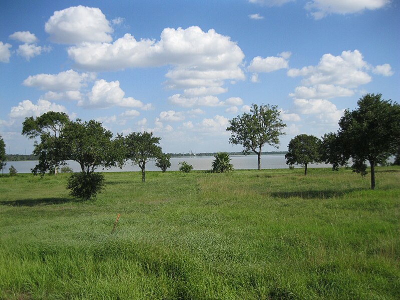 File:Eagle Lake TX Lake.JPG