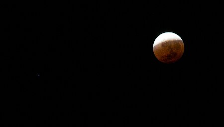 ไฟล์:Eclipse_lunar_del_15_de_abril_de_2014.jpg