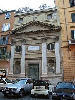 Kyrkans fasad vid Piazza di Pasquino.