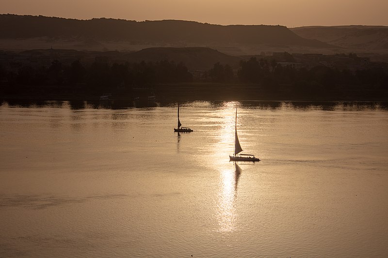 File:El Nilo a su paso por Asuán, Egipto, 2022-04-01, DD 175-177 HDR.jpg