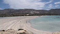 Плажът на Елафониси, като се гледа от запад към Крит