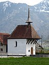 Die Heilig-Kreuz-Kapelle auf dem ehemaligen Richt- und Versamm­lungsplatz Rofenberg stammt wahrscheinlich aus dem frühen 16. Jahrhundert.