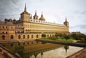 Real Monasterio De San Lorenzo De El Escorial: Cronología del Real Monasterio de El Escorial, Las causas fundacionales, Orígenes de su planta