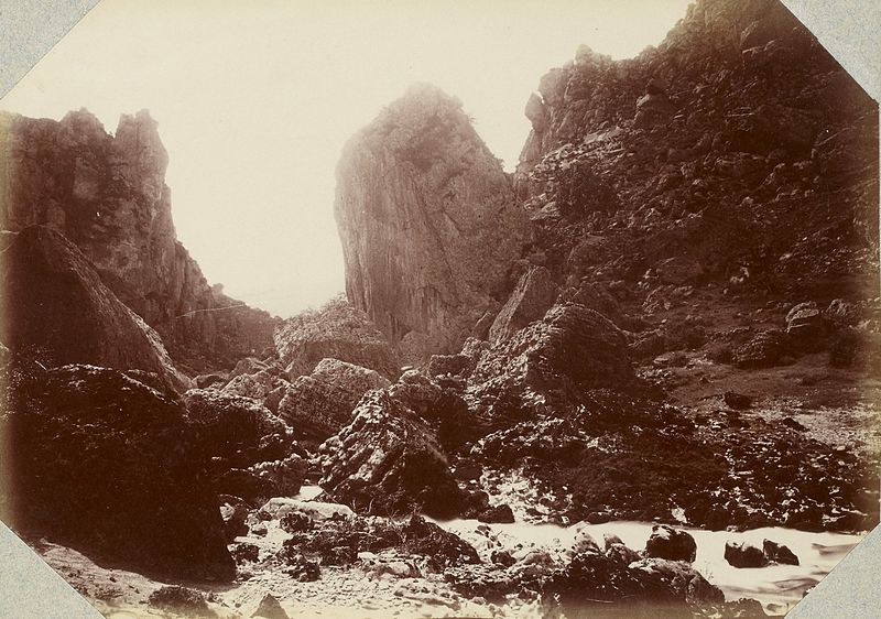 File:Excursion dans la région des Causses (1892).f33.Gorges du Tarn, le Pas-des-Soucis (La Sourde).jpg