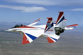 Le F-15 ACTIVE, en 1996, lors de son premier vol supersonique effectué avec des tuyères vectorielles.