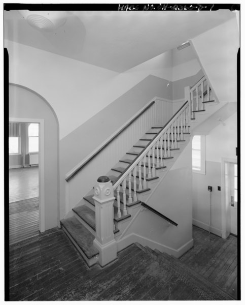 File:FIRST FLOOR, NEWELL POST AND STAIR DETAIL - Ohio Soldiers' and Sailors' Home, Cottage M, U.S. Route 250 at DeWitt Avenue, Sandusky, Erie County, OH HABS OHIO,22-SAND,1D-7.tif