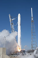 SpaceX'in Dragon uzay aracını taşıyan Falcon 9 roketinin , 8 Aralık 2010 tarihinde COTS İspat Uçuşu 1 sırasında gerçekleştirdiği kalkışı.